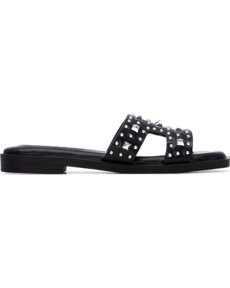 XTI SANDALIAS PLANAS CON TACHUELAS Y TIRAS CRUZADAS NEGRO