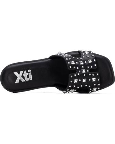 XTI SANDALIAS PLANAS CON TACHUELAS Y TIRAS CRUZADAS NEGRO