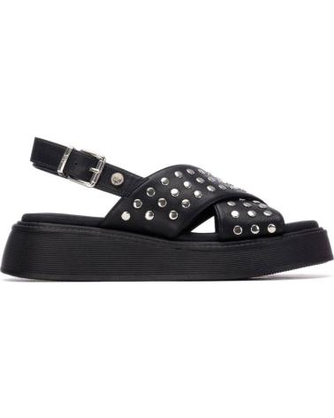 XTI SANDALIAS CON TIRAS CRUZADAS, TACHUELAS Y PLATAFORMA 145239 NEGRO