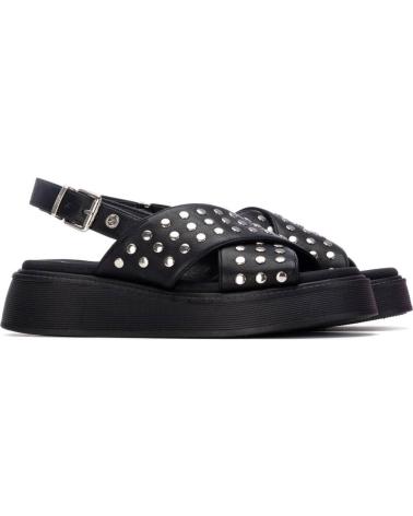 XTI SANDALIAS CON TIRAS CRUZADAS, TACHUELAS Y PLATAFORMA 145239 NEGRO