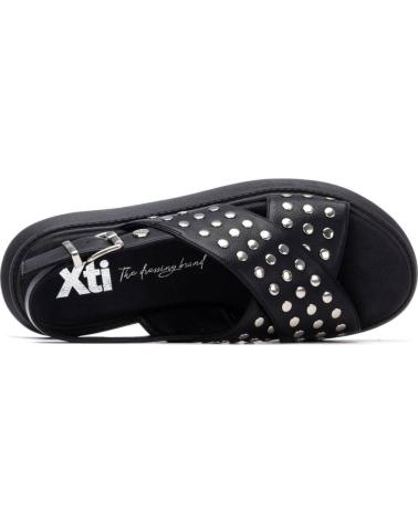 XTI SANDALIAS CON TIRAS CRUZADAS, TACHUELAS Y PLATAFORMA 145239 NEGRO