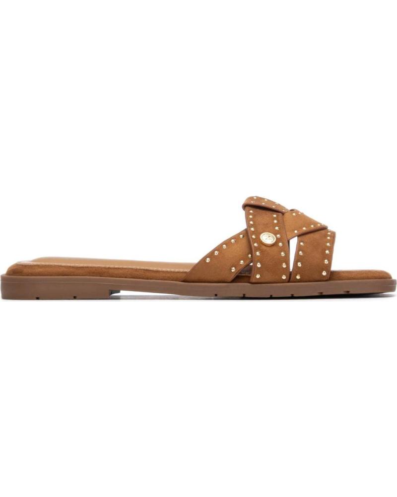 XTI FLAT SANDALS WITH CROSSOVER STRAPS AND STUDS CAMEL