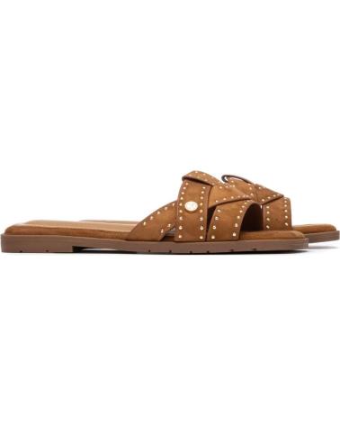 XTI FLAT SANDALS WITH CROSSOVER STRAPS AND STUDS CAMEL