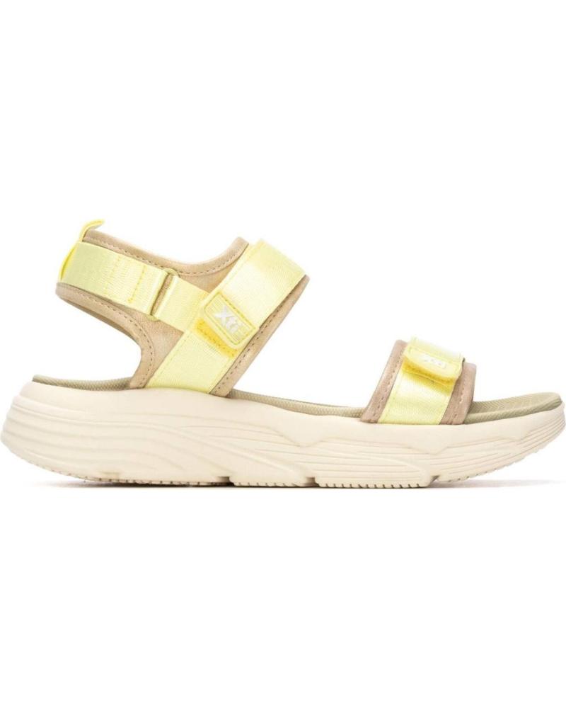 XTI SANDALIA DEPORTIVA CON CIERRE DE VELCRO XTI 145264 AMARILLO