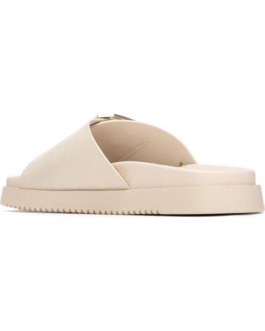 XTI SANDALIA PLANA CON HEBILLA GRANDE BEIGE