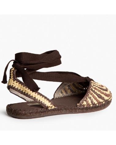 CORINA SANDALIA PLANA M6362 CON SUELA DE YUTE Y CIERRE DE CORDONES CAFE