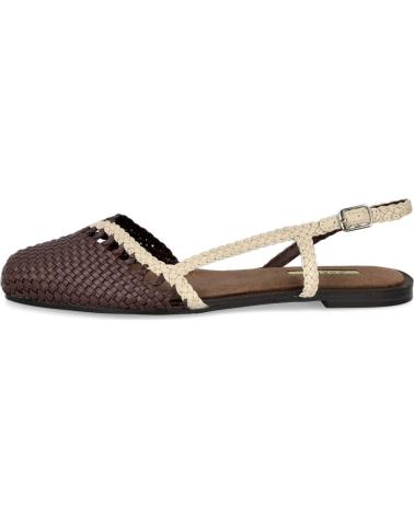 CORINA SANDALIA PLANA M6185 CON CORTE TRENZADO Y PUNTA CUADRADA CAFE