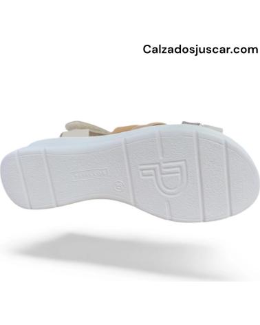 PITILLOS SANDÁLIAS RASAS COM TIRAS CRUZADAS E FECHO DE VELCRO BEIG