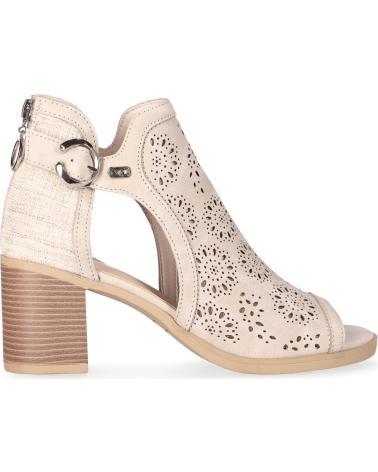 CHIKA10 SANDÁLIA ROSALINDA COM RECORTES E SALTO BLOCO BEIG-BEIGE