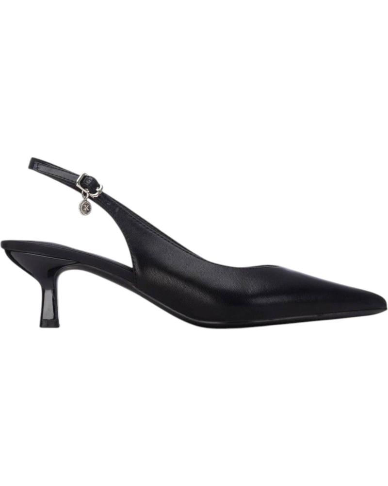 XTI SAPATO SLINGBACK COM SALTO KITTEN E BICO FINO NEGRO