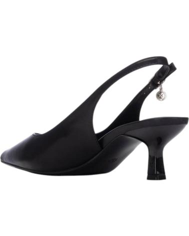 XTI SAPATO SLINGBACK COM SALTO KITTEN E BICO FINO NEGRO