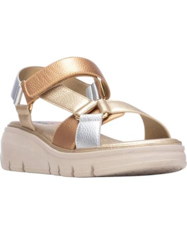 XTI SANDÁLIA PLATAFORMA COM TIRAS METALIZADAS E FECHO DE VELCRO ORO