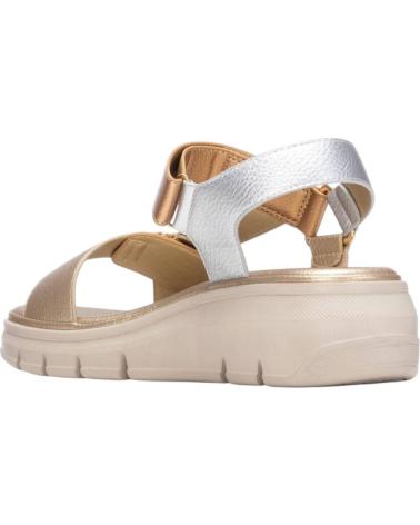 XTI SANDÁLIA PLATAFORMA COM TIRAS METALIZADAS E FECHO DE VELCRO ORO