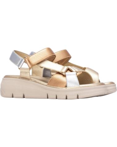 XTI SANDÁLIA PLATAFORMA COM TIRAS METALIZADAS E FECHO DE VELCRO ORO