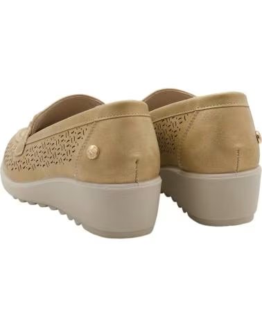 AMARPIES MOCASSINS COM CUNHA E DETALHE DE CORRENTE CAMEL