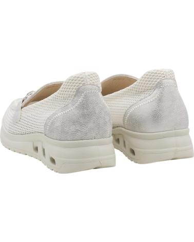 AMARPIES MOCASSIM PLATAFORMA COM ADORNO METÁLICO AMD30015 PLATA