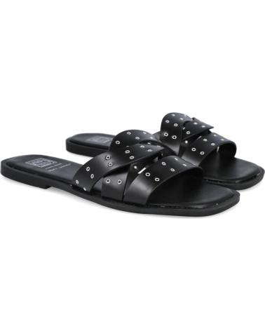 BUBBLE BOBBLE SANDALIAS PLANAS M2679 CON TACHAS NEGRO
