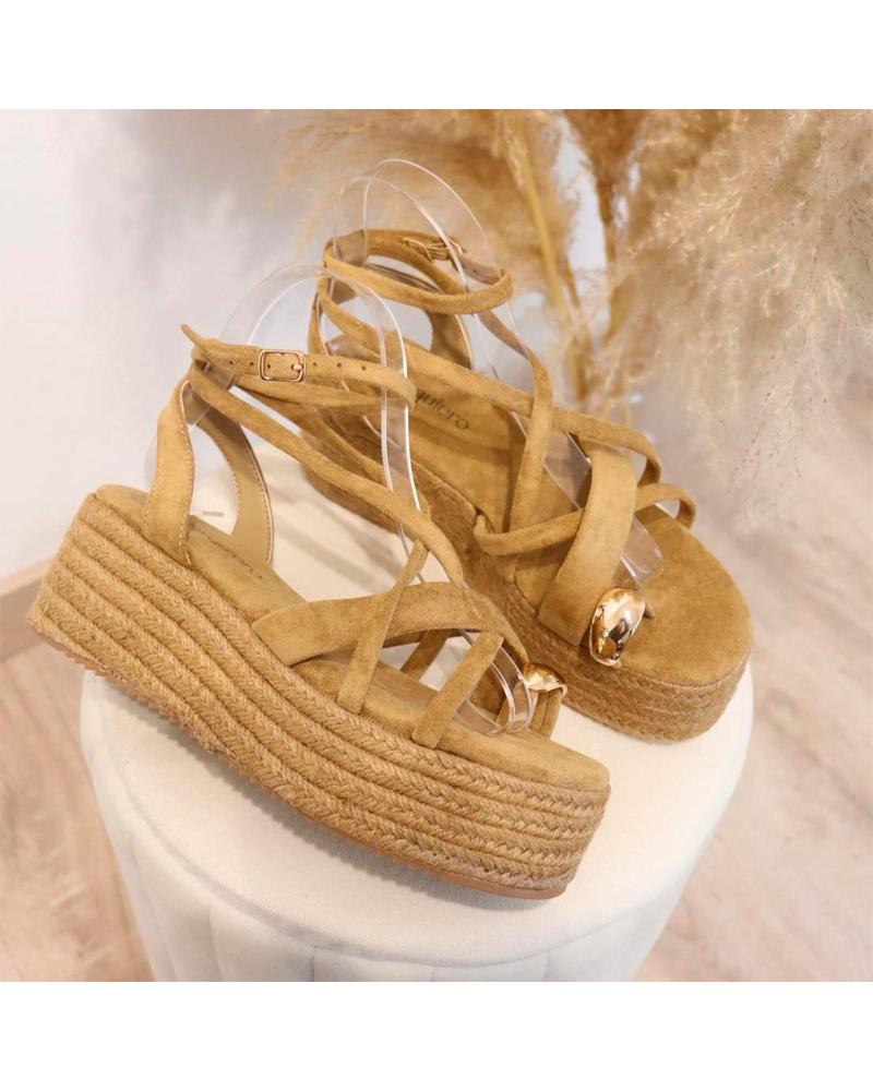 PINKDESERT SANDALIAS 6011 CON PLATAFORMA DE ESPARTO Y DETALLE DE ANILLO CAMEL