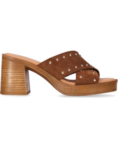 CHIKA10 SANDALIAS MEDINA CON TACHUELAS COLOR NOGAL NOGAL-WALNUT