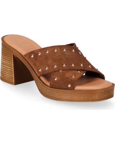 CHIKA10 SANDALIAS MEDINA CON TACHUELAS COLOR NOGAL NOGAL-WALNUT