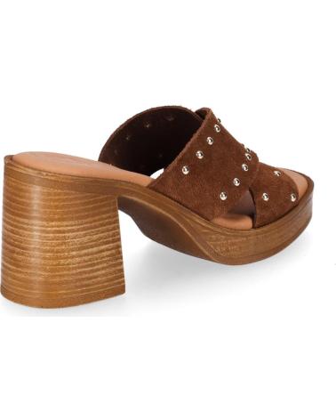 CHIKA10 SANDALIAS MEDINA CON TACHUELAS COLOR NOGAL NOGAL-WALNUT