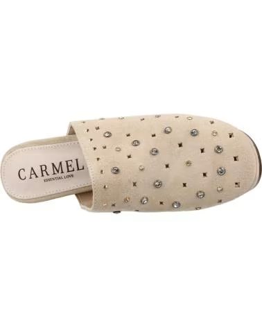 CARMELA ZUECOS CON TACHUELAS Y PLATAFORMA EFECTO MADERA BEIGE