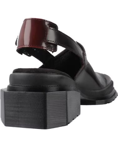 DR MARTENS SANDALIAS MAYBOLE MULE BURDEOS RED