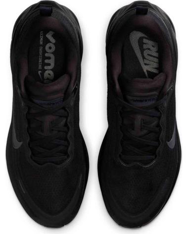 NIKE ZAPATILLAS DE RUNNING VOMERO PLUS BLACK EN NEGRO PARA HOMBRE