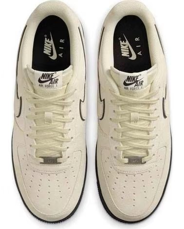 NIKE ZAPATILLAS AIR FORCE 1 07 LIGHT KHAKI EN BEIGE PARA HOMBRE