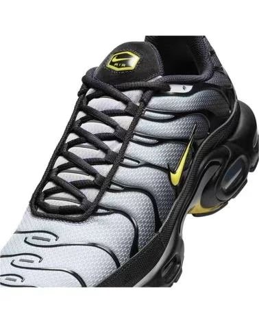 NIKE ZAPATILLAS AIR MAX PLUS WOLF GREY EN NEGRO PARA HOMBRE