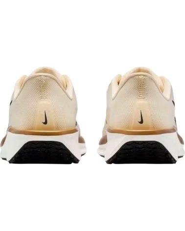 NIKE ZAPATILLAS DE RUNNING QUEST 6 PARA MUJER BROWN
