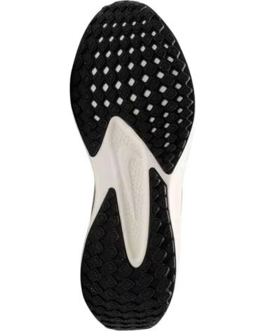 NIKE ZAPATILLAS DE RUNNING QUEST 6 PARA MUJER BROWN