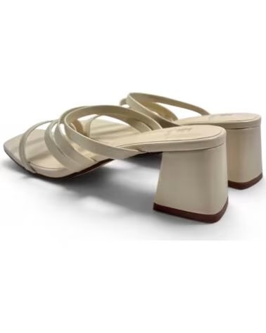 TIMBOS ZUECO DE VESTIR CON TACÓN 133336 BEIGE