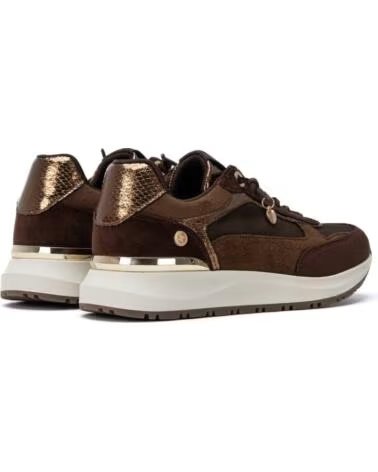 XTI ZAPATILLAS DEPORTIVAS 146138 EN TONO MARRÓN MARRON