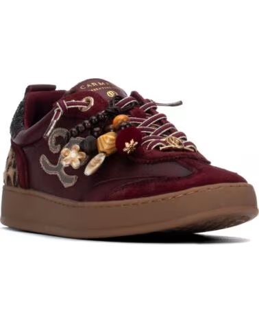 CARMELA ZAPATILLAS CASUAL 164152 BURDEOS CON ADORNOS