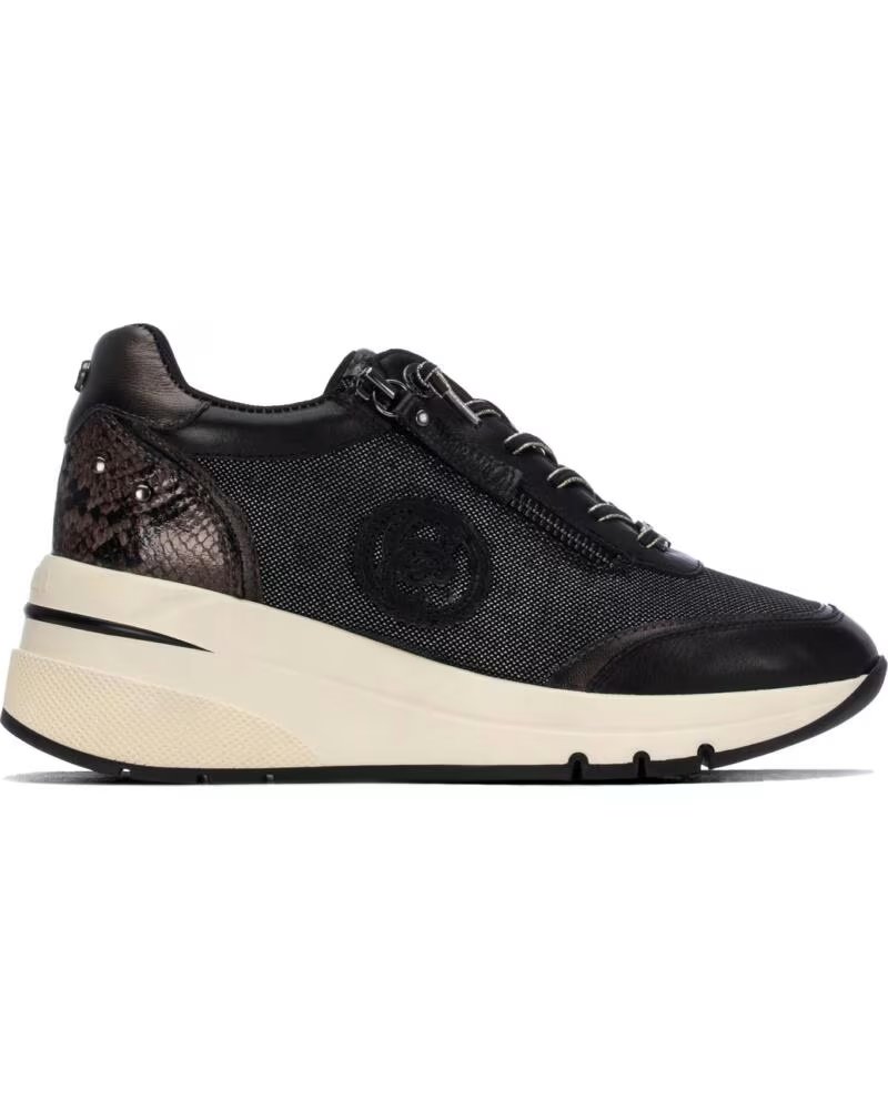 CARMELA ZAPATILLAS 164228 NEGRAS CON PLATAFORMA NEGRO
