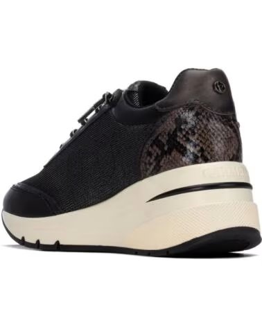 CARMELA ZAPATILLAS 164228 NEGRAS CON PLATAFORMA NEGRO