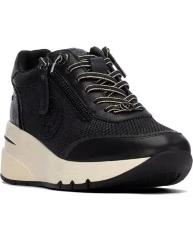 CARMELA ZAPATILLAS 164228 NEGRAS CON PLATAFORMA NEGRO