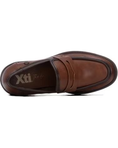 XTI MOCASÍN DE TACÓN ANCHO CON PLATAFORMA Y SUELA TRACK PARA MUJER 146084 CAMEL