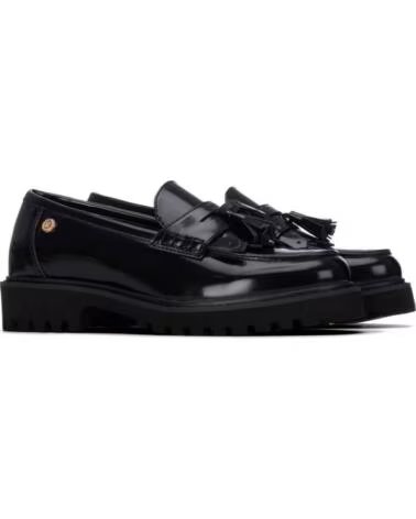 XTI MOCASÍN DE TACÓN BAJO CON BORLAS NEGRO