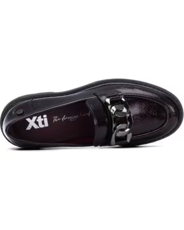 XTI MOCASÍN 146258 BURDEOS CON HEBILLA Y PLATAFORMA TRACK