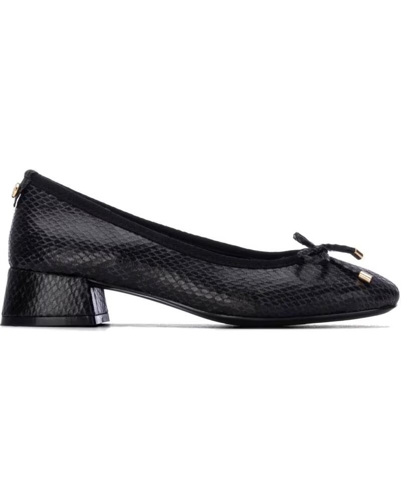 XTI 146378 BAILARINA DE TACÓN BAJO CON LAZO NEGRO