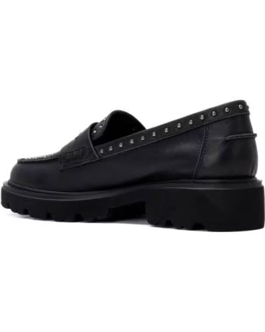CARMELA MOCASÍN 164271 DE PIEL CON TACHUELAS NEGRO
