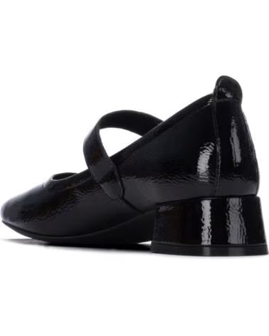 CARMELA 164361 ZAPATOS MERCEDITAS DE TACÓN EN CHAROL NEGRO