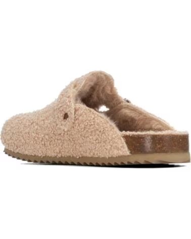 XTI ZUECOS DE MUJER 146343 EN COLOR BEIGE CON ACABADO EFECTO BORREGUITO