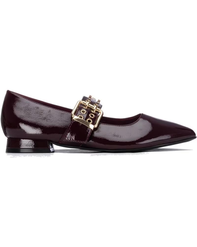 XTI ZAPATOS DE SALÓN PLANOS 146418 CON TIRA Y HEBILLA BURDEOS