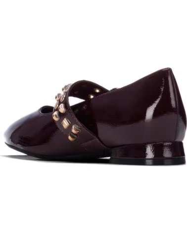 XTI ZAPATOS DE SALÓN PLANOS 146418 CON TIRA Y HEBILLA BURDEOS