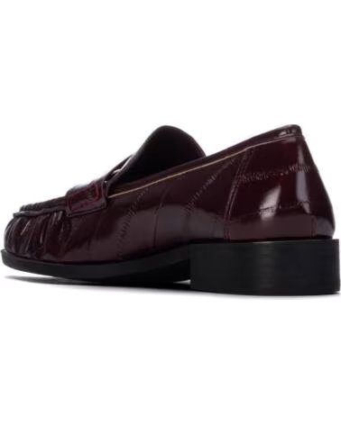 XTI MOCASÍN 14643002 DE CHAROL BURDEOS