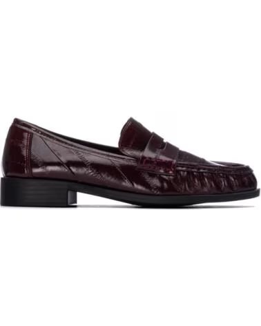 XTI MOCASÍN 14643002 DE CHAROL BURDEOS