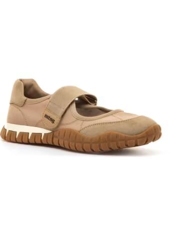 ZAPATILLA DEPORTIVA CASUAL ESTILO MERCEDITAS CON CIERRE DE VELCRO MTNG 60050 BEIGE